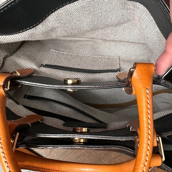-SOLD-Dooney & Bourke bag in very good used condition - Picture 5 of 7